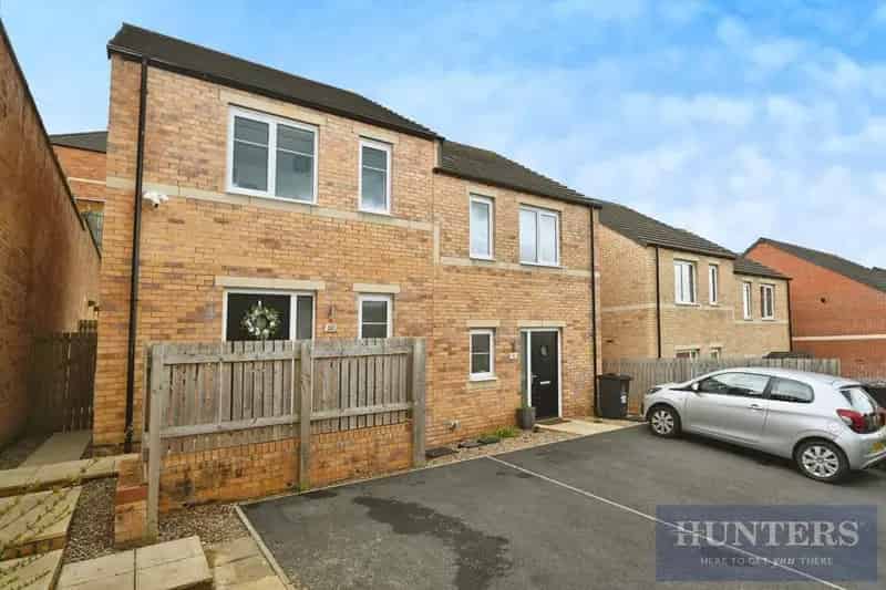 2 Bedroom Semi Detached House For Sale