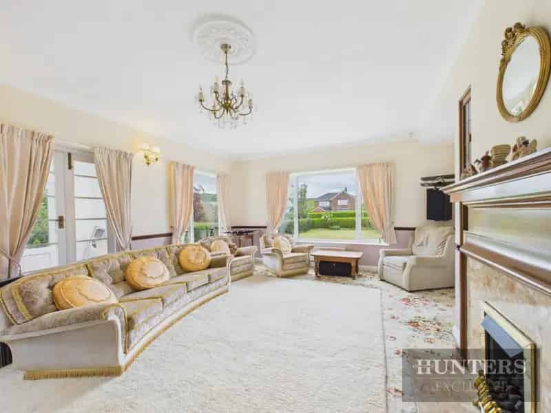 3 Bedroom Detached House For Sale Near Coast