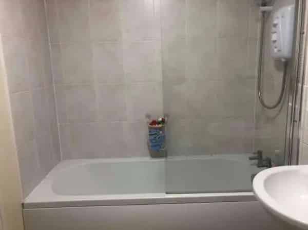 Ground Floor Two Bedroom Apartment Near Train Station