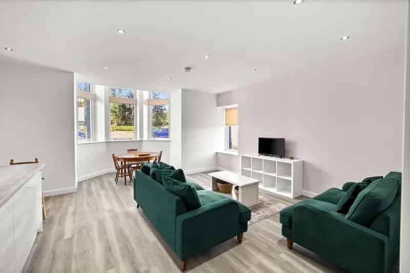 Spacious 2-Bed 2-Bath Apartment in Westburn Gardens