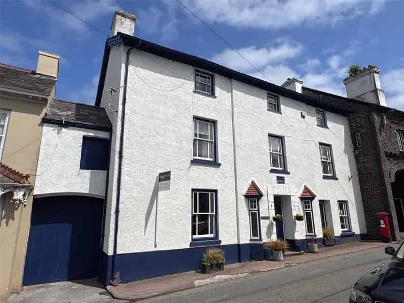 7 Bedroom House for Sale Llangadog Church Street
