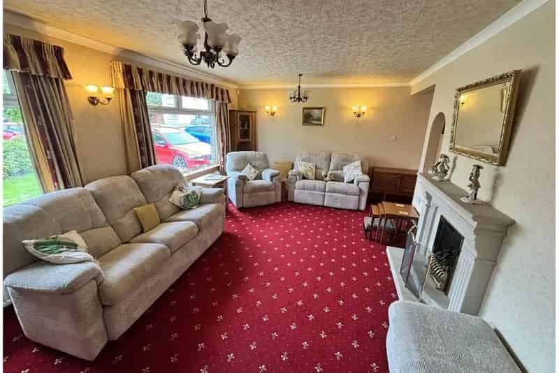 3 Bed Bungalow - Detached with 3 Reception Rooms