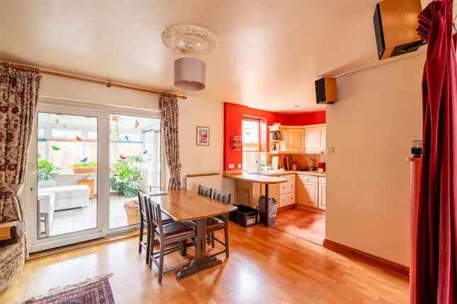 3 Bed Semi-Detached House Ashton Bristol