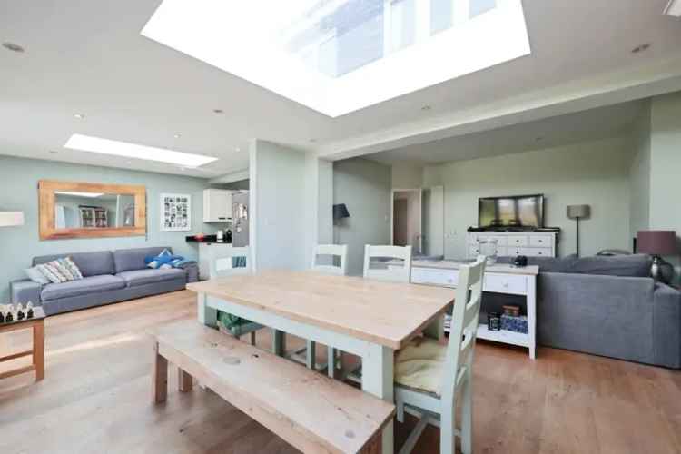 4-Bed Semi-Detached Chalet Bungalow near Chorleywood Station