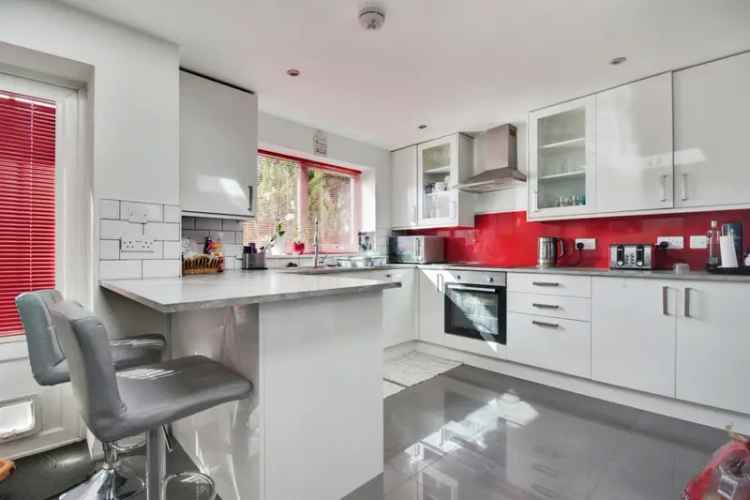 3 Bedroom Semi-Detached House Watford