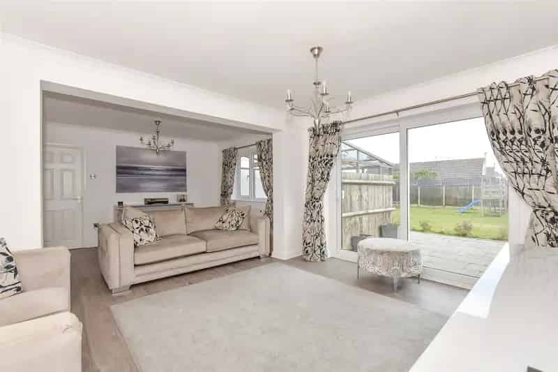 4 bedroom detached bungalow for sale