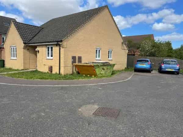 3 Bedroom Detached Bungalow Near Shops and Schools