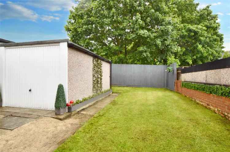 House For Sale in Leeds, England