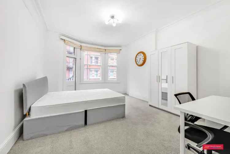 Spacious First Floor Lateral Apartment in Portered Building