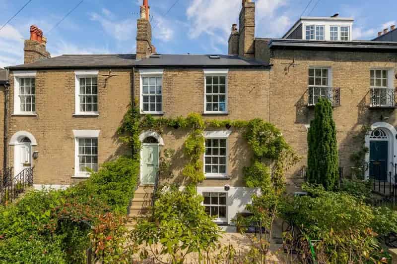 4 Bedroom Terraced House for Sale in Cambridge