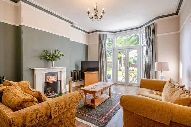 6 Bedroom Victorian Semi-Detached House