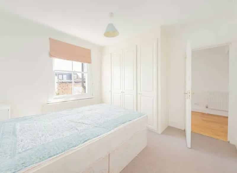 Two Bedroom Flat Abundant Light Near Goldhawk Road