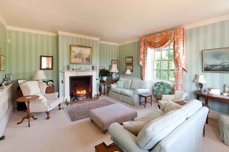 6 Bedroom Detached House with Cottage For Sale