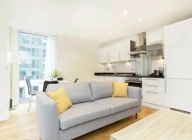 2 Bedroom Apartment South Quay Modern Open Plan Balcony