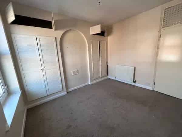 3 Bedroom Terraced House 3 Floors 2 Double Bedrooms