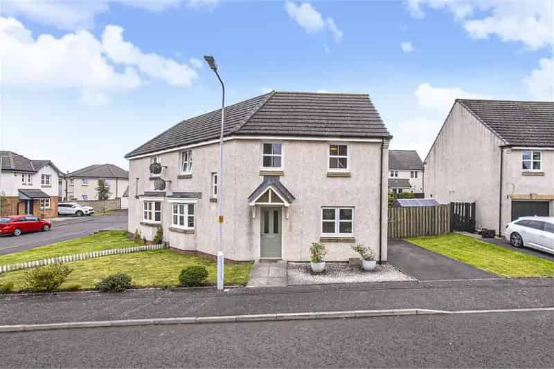 3 Bed House - Semi Detached with 1 Reception Room