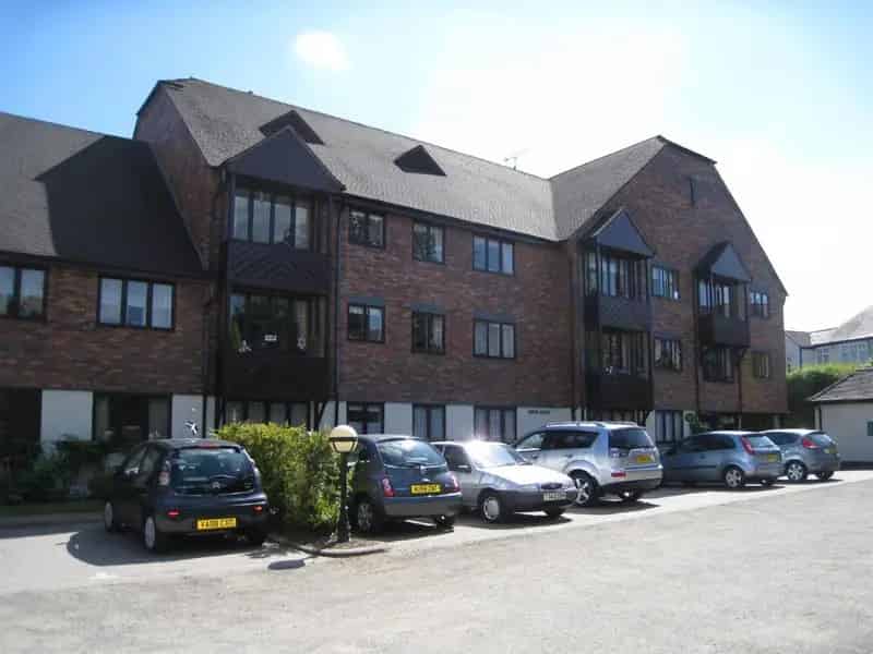 2 Bed Retirement Apartment Near High Street