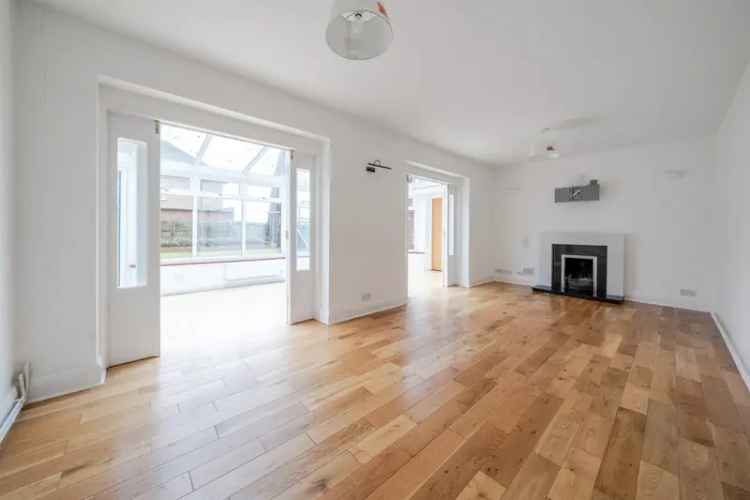 6 Bedroom Detached Family Home Tudor Revival Style Cul De Sac