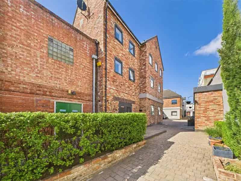 1 Bedroom Apartment for Sale Cheltenham
