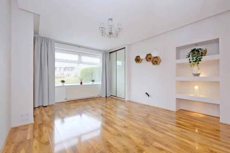 2 Bed Semi-Detached House Dyce Excellent Condition