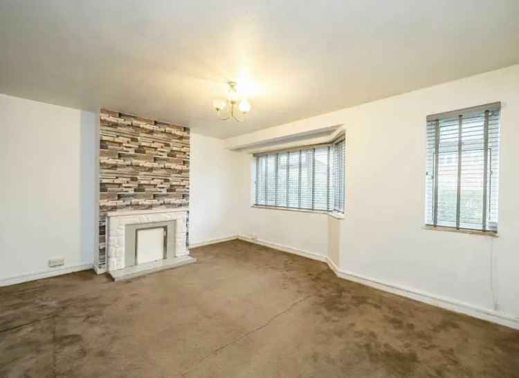 Two Bedroom Maisonette Near Castle Bar Park Station