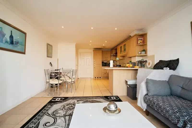 3 Bedroom Townhouse Near Penarth Marina