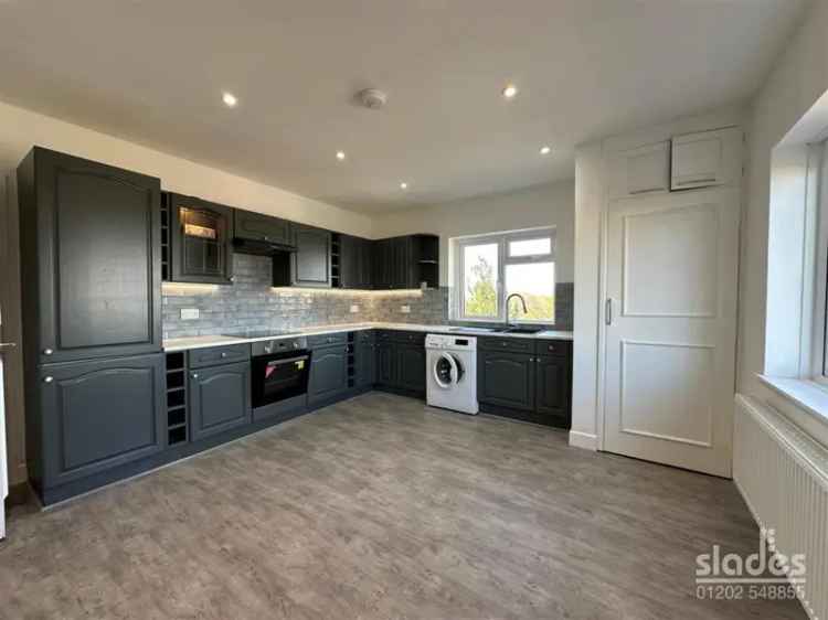 2 Bedroom Flat Near Queens Park Golf Club 6 Month Contract