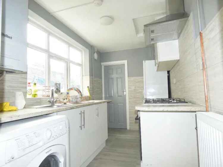 5 bedroom terraced house to rent