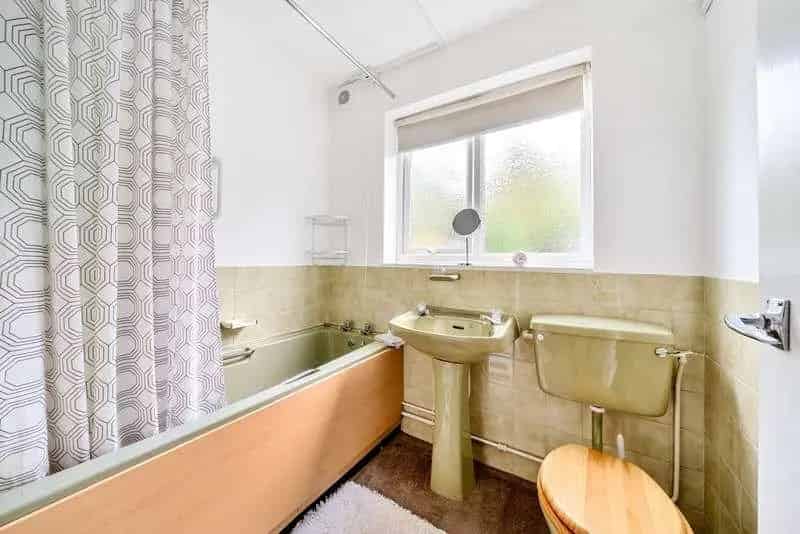 2 bed flat for sale