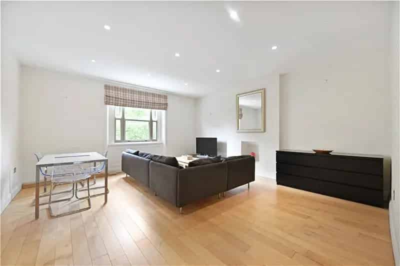 2 Bedroom Flat in South Kensington with Garden Views