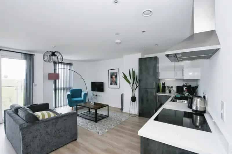 Luxury 2-Bed Penthouse Apartment with Cinema Room and Gym