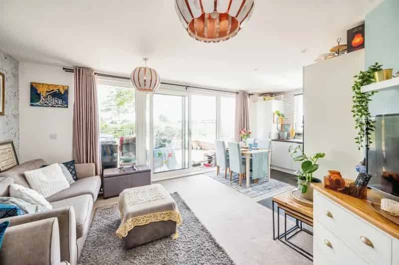 Two Bedroom Apartment Birmingham Allocated Parking Close Transport Links