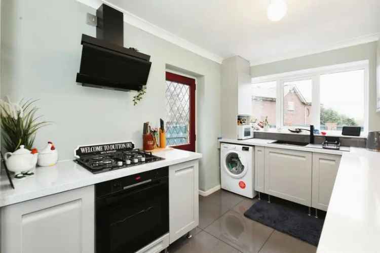 Spacious 3-Bed Semi-Detached House with Garage and Large Garden
