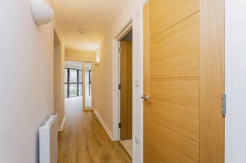 Luxury First Floor Apartment in Burgess Hill Share of Freehold