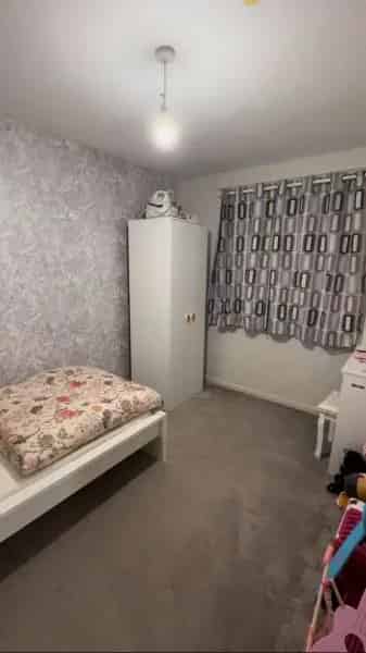 2 Bedroom Ground Floor Flat Near Park and Amenities
