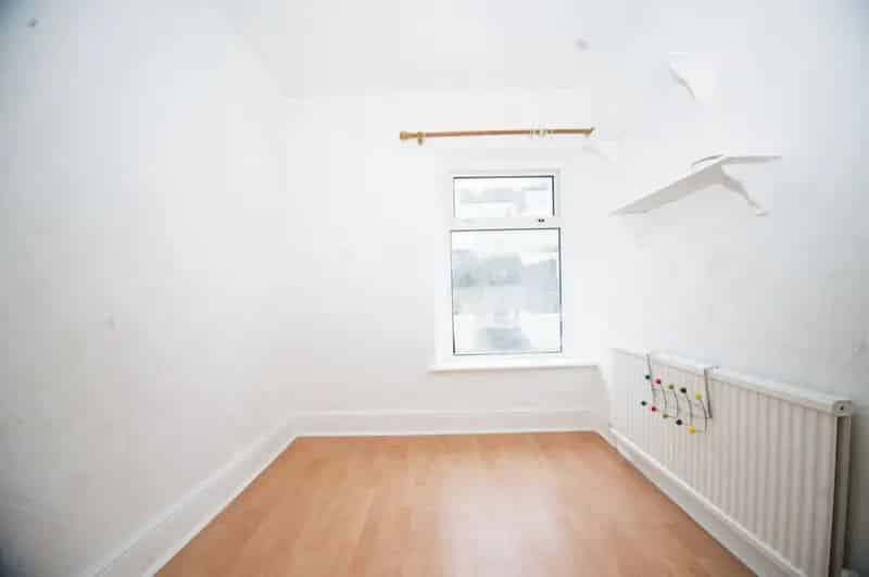 3 Bedroom Terraced House Near Amenities and Transport