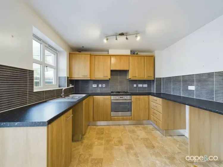 3 Bedroom End of Terrace House to Rent