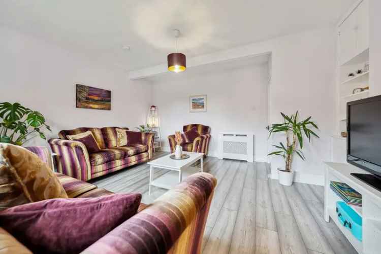 Spacious 3-Bedroom Tenement Flat in Battlefield Glasgow