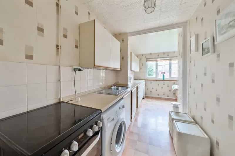 Spacious 3-Bed Mid-Terraced House Near Enfield Town