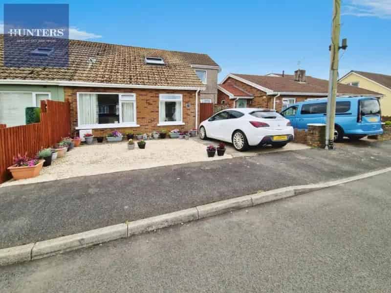 4 Bed Semi-Detached Bungalow For Sale