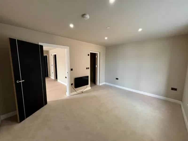 2 Bed 2 Bath Flat City Green Sheldon Allocated Parking Available Now