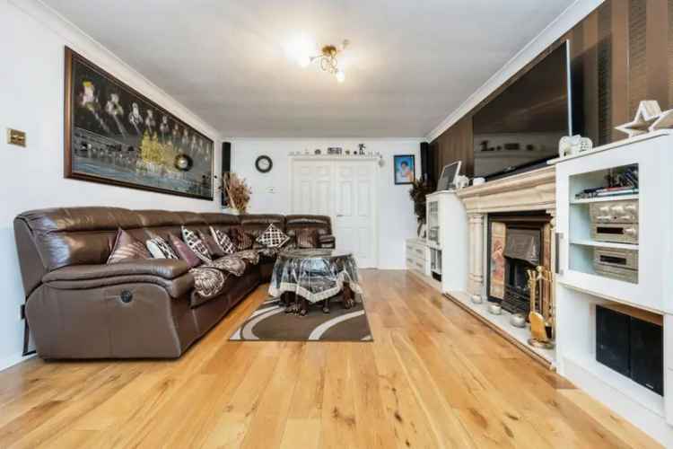 4 Bed Family Home Extended Living Room Modern Kitchen Landscaped Garden