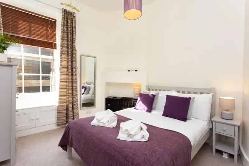 2 Bedroom Flat to Rent in Edinburgh