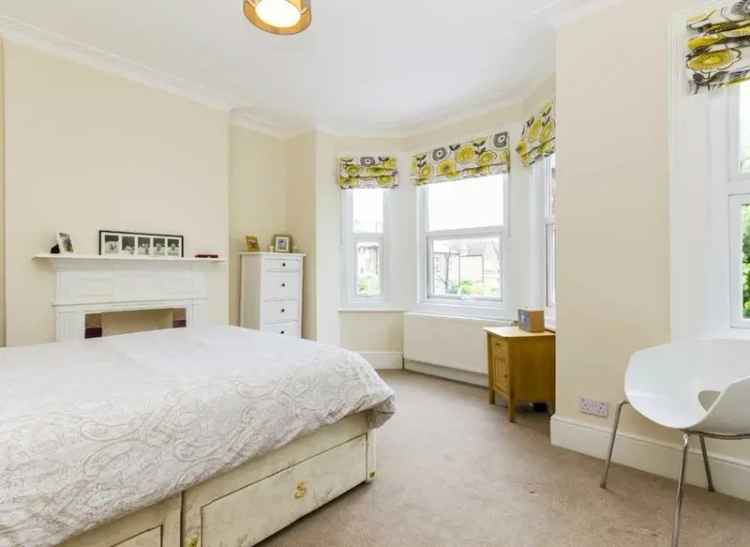 Family Home: 3 Double Bedrooms, Spacious Garden