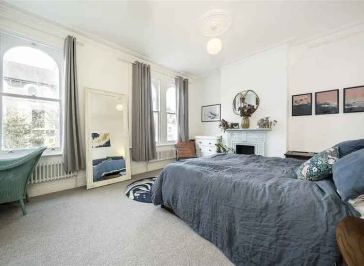 House For Sale in Algernon Road, London, England