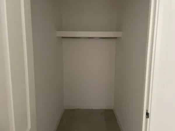 Large 1 Bedroom Flat Near Train Station