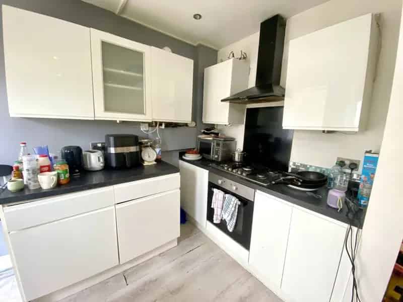 4 Bed End Terrace House Furnished Students Professionals September 2025