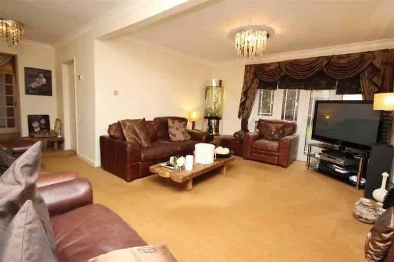 5 bed house for sale