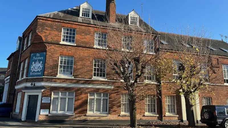 Commercial property For Rent , 15-17, The Broadway, Welwyn Hatfield, England