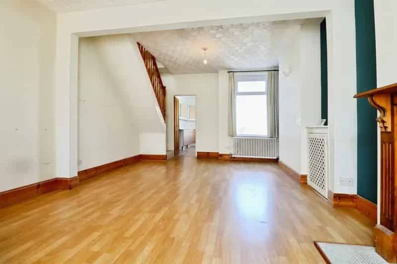 2 Bedroom Terraced House in Roath - No Chain